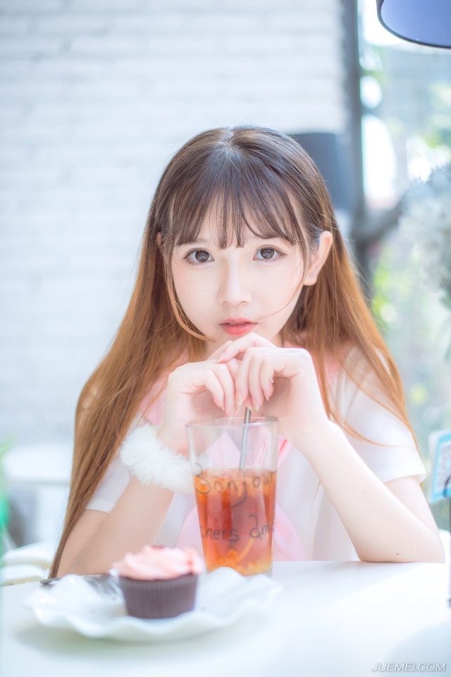 “看来诸位将军，如今并无斩我之意，不知此刻，这大营之中，何人可以做主？”庞统微笑着看向众将，自动将刘璝排除在外。